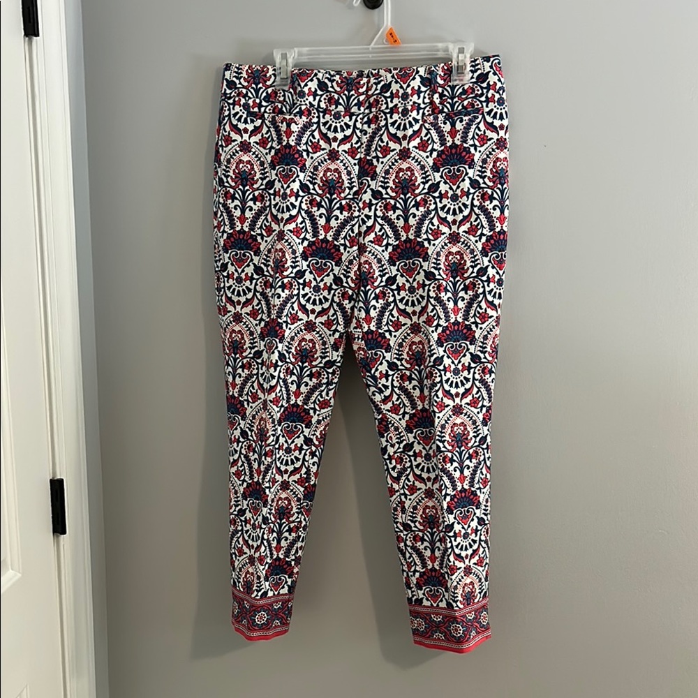 Patterned women’s crop pants